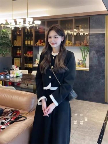 Xiaoxiangfeng suit for women 2023 autumn trendy and fashionable wear temperament short coat Korean half skirt complete set