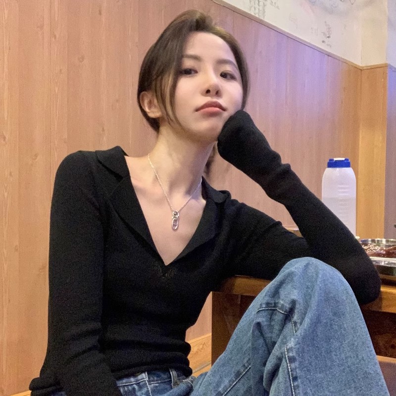 早秋季灰色v領針織打底衫女長袖秋衣外穿t恤內搭修身短款上衣春秋