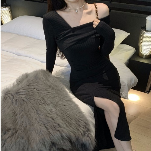 連衣裙女法式復古修身露肩紅色長裙秋季時尚顯瘦性感開叉包臀裙子