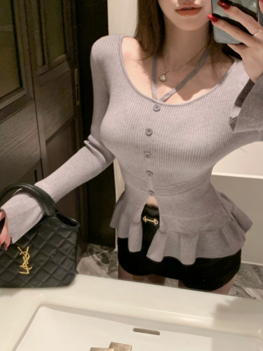 Real shot of niche slim long-sleeved sweater for women, autumn design sweater for slimming ins