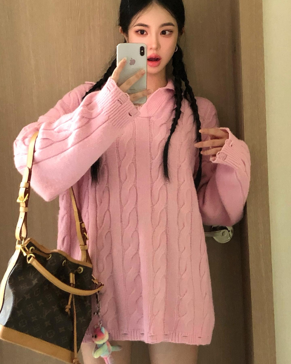 INS韓國博主~超顯白高級感破洞洋氣甜美軟糯減齡麻花毛衣女秋冬