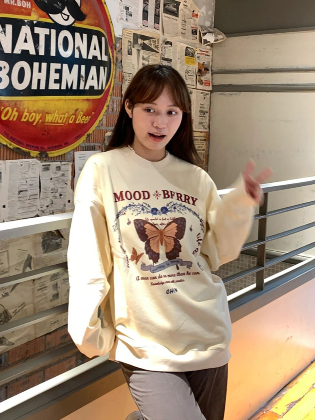 美式復古蝴蝶印花衛衣女春秋新款設計感小眾oversize休閒圓領上衣