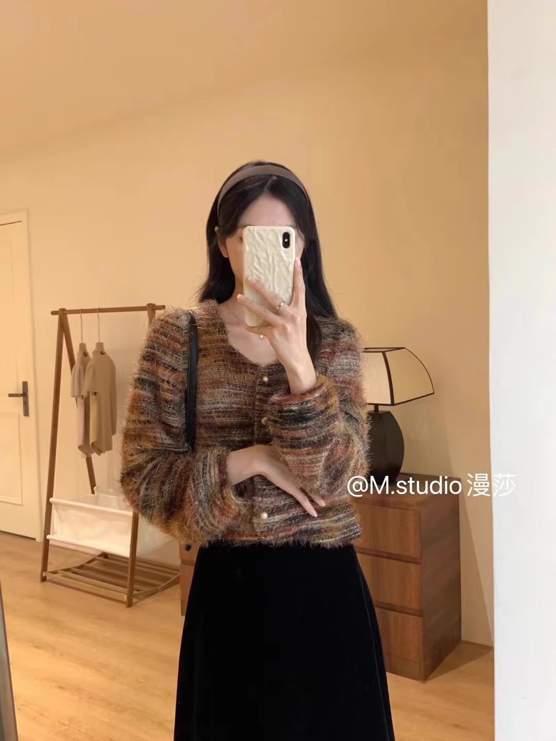 復古翻領條紋長袖毛衣女秋季2023新款設計感軟糯寬鬆短款針織開衫