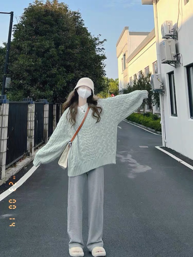 復古慵懶學院風淺綠色毛衣女寬鬆軟糯V領麻花針織衫休閒褲兩件套