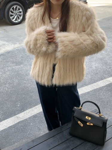 Actual shot of Korean-style soft and stylish faux fur warm short v-neck jacket