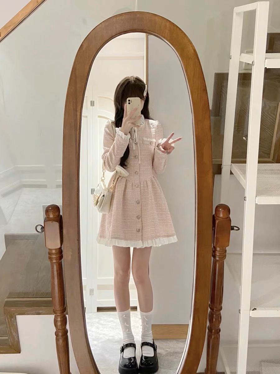秋裝女2023年新款茶歇法式蕾絲裙子在逃公主甜美奶乖小香風連衣裙