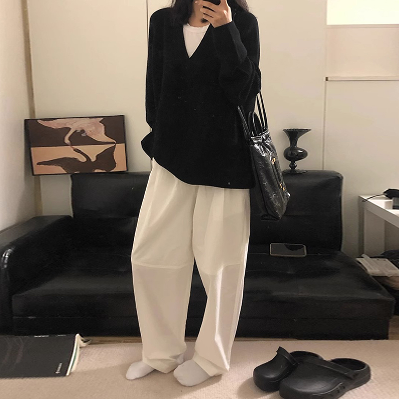 慵懶風黑色V領針織毛衣女秋冬2023新款復古日系打底寬鬆開衫上衣