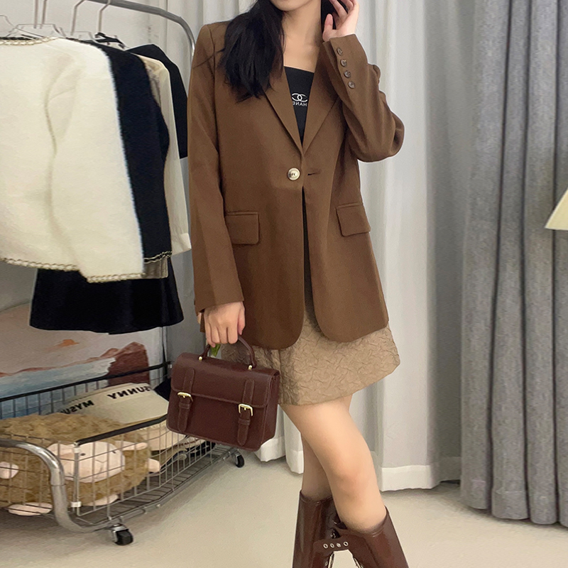 Real shot of high-end temperament suit jacket for women in early spring and autumn 2023 new loose design niche long-sleeved