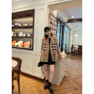 French Classic Plaid V-neck Wool Sweater Women's Autumn Women's 2023 New Striped Cardigan Sweater Jacket