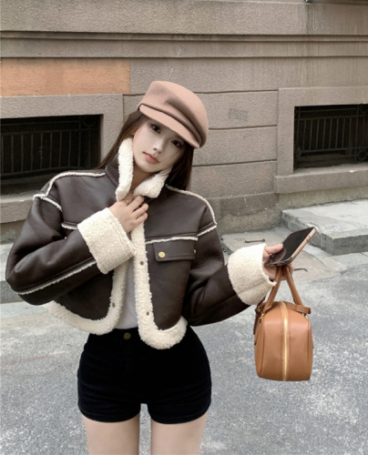 Real shot of autumn and winter retro fur one-piece lamb fur jacket for women