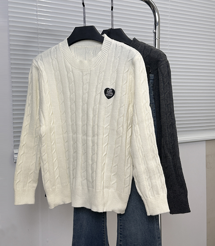 Actual shot ~ New autumn and winter 2023 Korean style age-reducing twist bottoming sweater for women long-sleeved embroidered top sweater