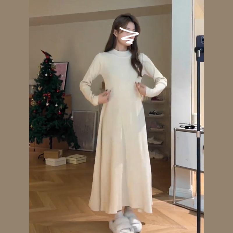 配大衣半高領白色針織連衣裙子女秋冬2023新款高級感內搭打底長裙