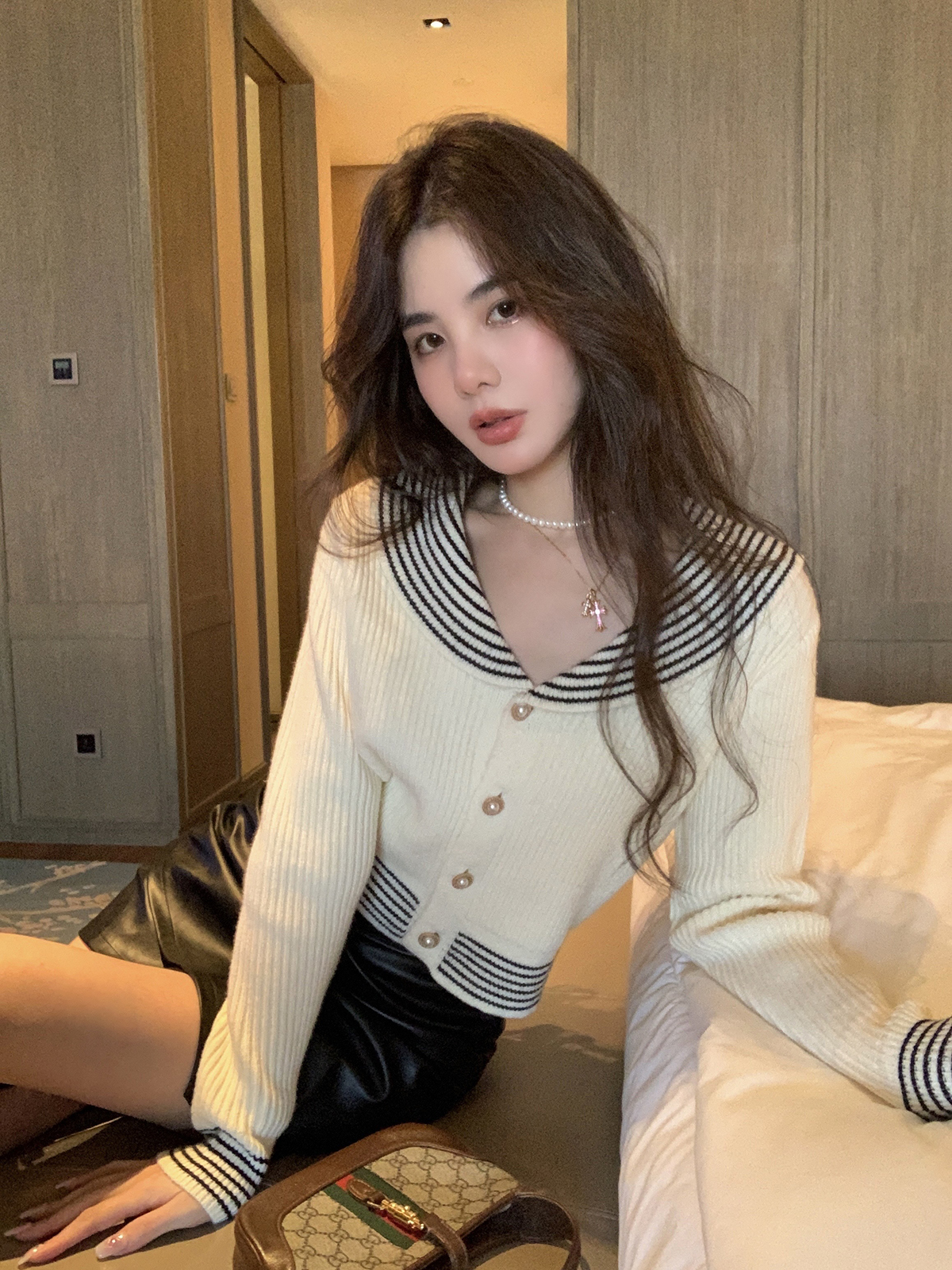 邱肉瑤 秋季新款白色慵懶風打底開衫小個子短款毛衣設計感女小眾