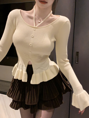 Real shot of niche slim long-sleeved sweater for women, autumn design sweater for slimming ins