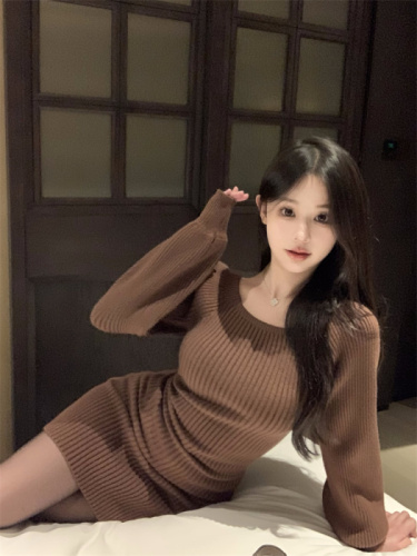 Actual shot of new autumn square neck puff sleeve sweater hip skirt