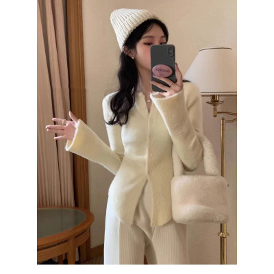 The lemon2023 winter new French niche design atmosphere soft and gentle knitted cardigan for women