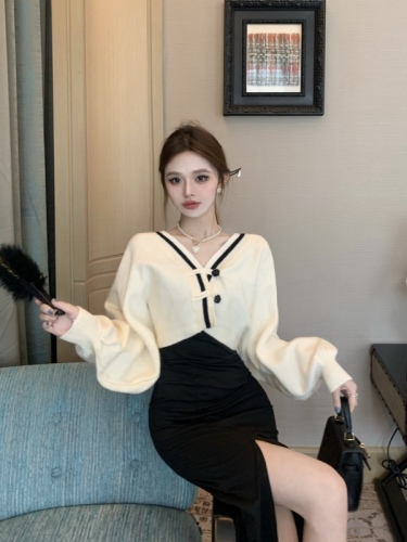 Real shot of autumn and winter buckle contrasting v-neck fashionable sweater jacket retro loose long-sleeved short knitted cardigan top