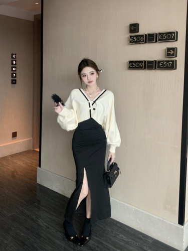 Real shot of new Chinese style contrasting color v-neck sweater cardigan coat for women autumn and winter buttoned short sweater lantern sleeve top