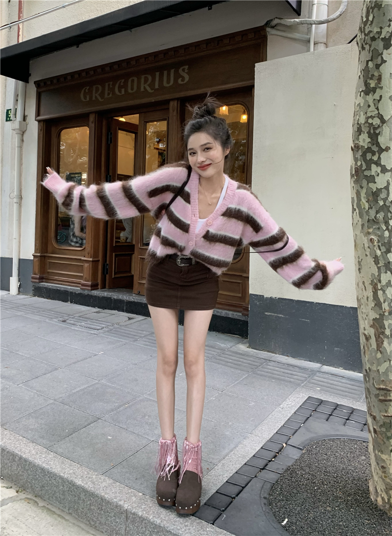 Real shot of autumn and winter striped sweater, irregular raw edge knitted cardigan jacket, V-neck long-sleeved sweater