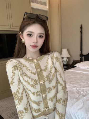 Actual shot of socialite's contrasting color long-sleeved sweater and short coat, autumn new style, Korean version, Xiaoxiangfeng, heavy industry beading and chic