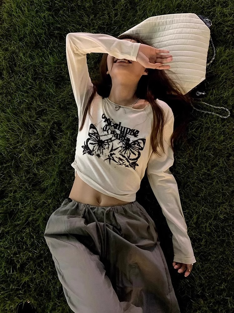 美式復古蝴蝶字母印花長袖T恤女早秋辣妹潮牌設計感做舊短款上衣