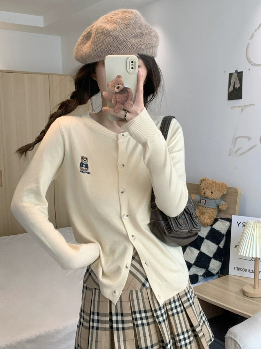 小熊刺繡長袖針織衫女裝秋季2023新款甜美法式設計感寬鬆外搭上衣