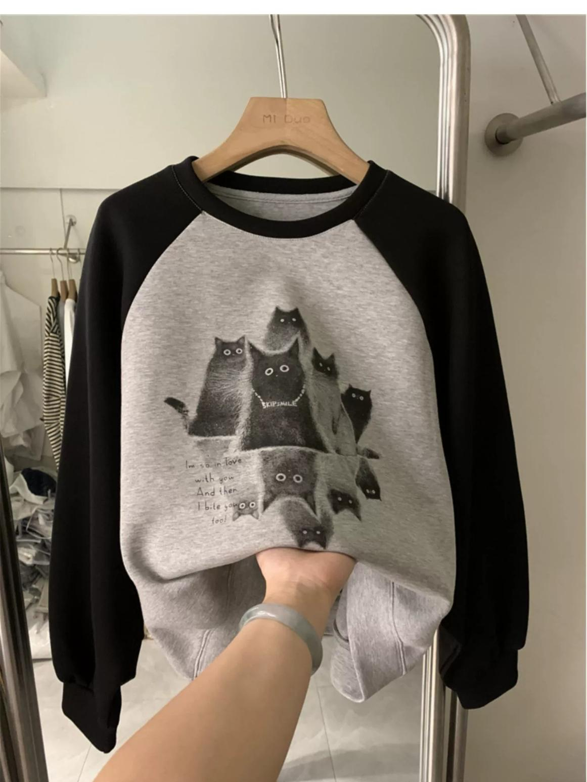 European cartoon print contrasting raglan velvet sweatshirt for women autumn and winter 2023 new slim round neck bottoming shirt top