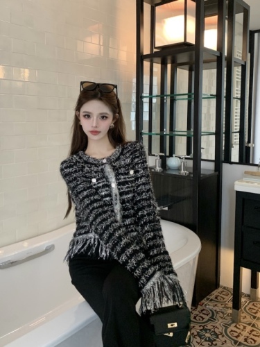 Actual shot of Xiaoxiang's western-style tasseled retro cardigan short jacket for women with high-end niche long-sleeved tops