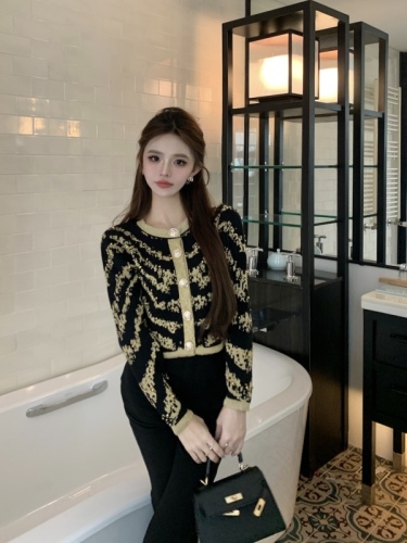 Real shot of heavy industry beading gold thread knitting socialite temperament Xiaoxiang F knitted cardigan top for women