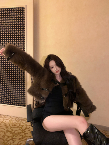 Actual shot ~ Eco-friendly fur all-in-one fur autumn and winter leather belt design thickened quilted short plush jacket