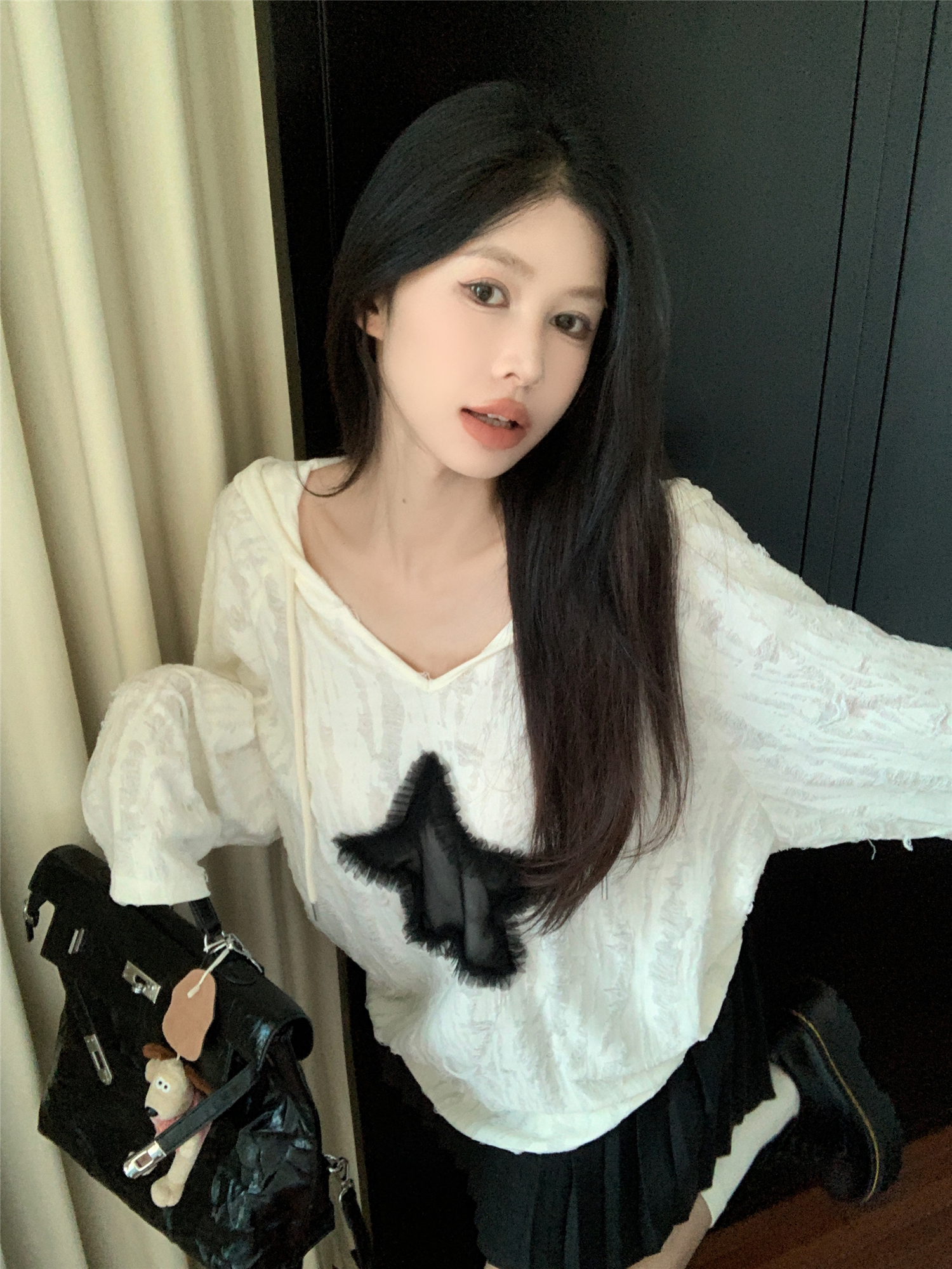 實拍~白色機能風辣妹T恤秋季女上衣星星破洞寬鬆長袖打底衫