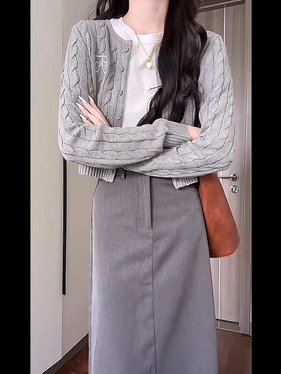 學院風麻花開衫短上衣女2023年新款秋季穿搭圓領針織軟糯毛衣外套
