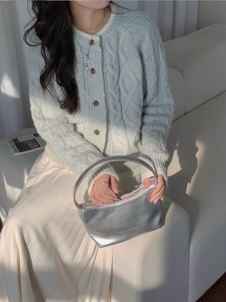 奶藍色溫柔風復古麻花圓領針織開衫女秋季軟糯馬海毛慵懶毛衣外套