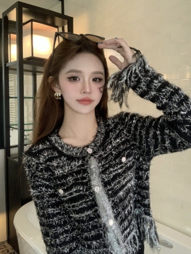 Actual shot of Xiaoxiang's western-style tasseled retro cardigan short jacket for women with high-end niche long-sleeved tops