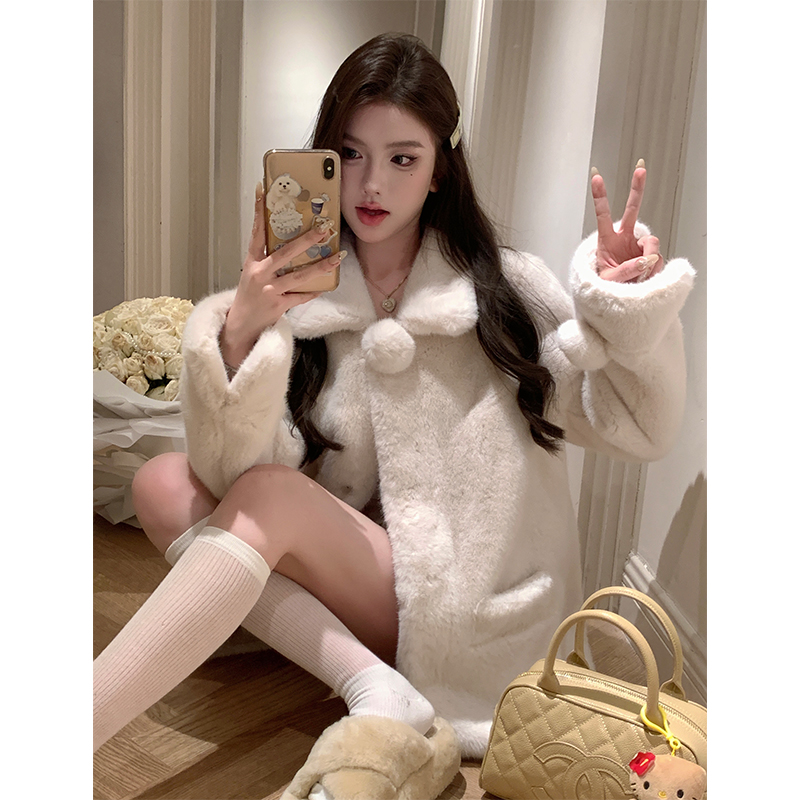 Real-life ball and milk bear plush all-in-one jacket, fashionable and cute with small lapels and eco-friendly fur for women in winter