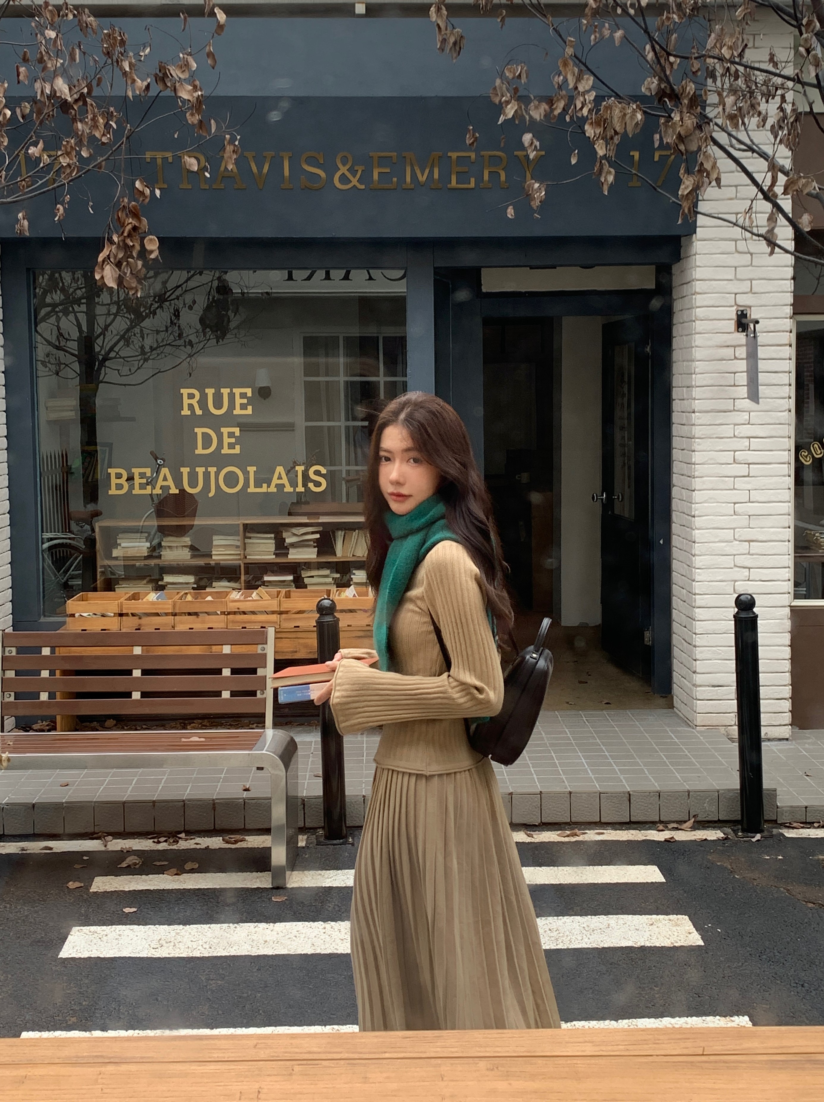 Actual shot of Korean style slimming V-neck trumpet sleeve sweater pleated skirt long skirt sweater suit
