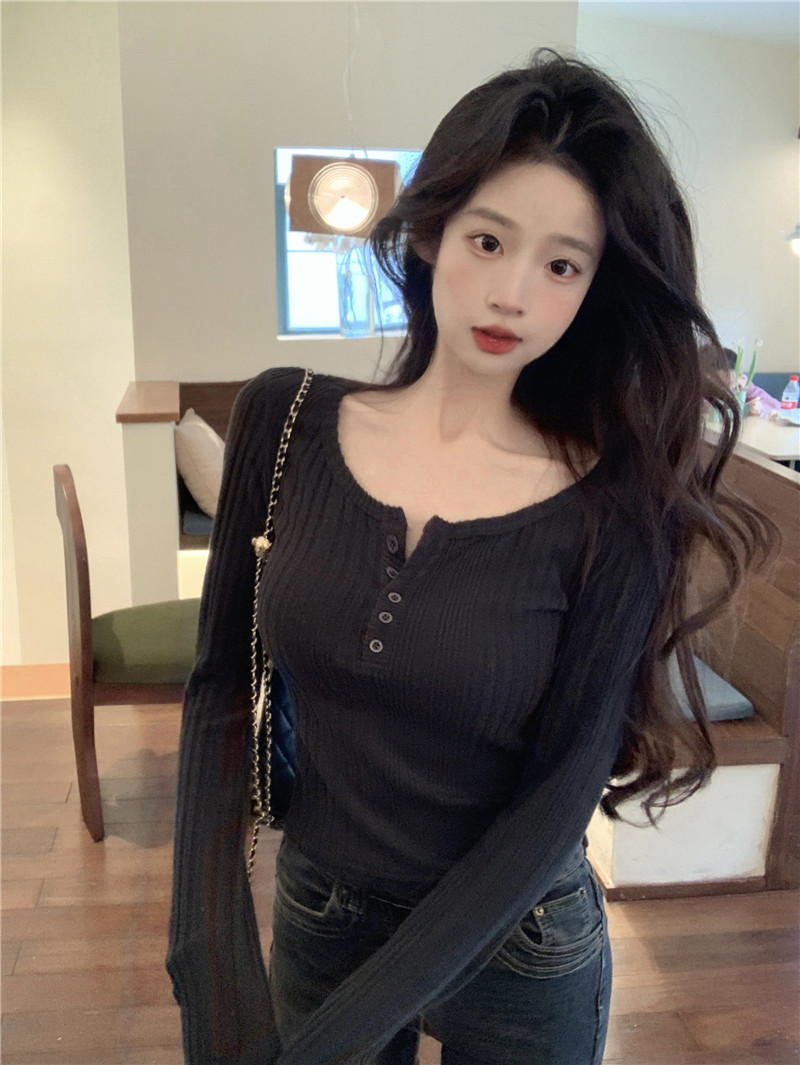 Actual shot ~ 2023 new autumn and winter bottoming shirt with T-shirt long-sleeved knitted short top with personal temperament