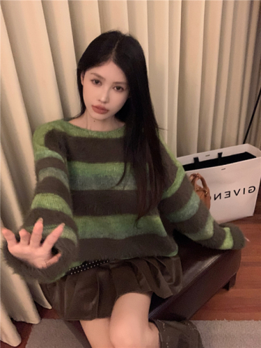 Actual shot of lazy style contrast striped plush knitted sweater for women in autumn and winter loose long-sleeved top