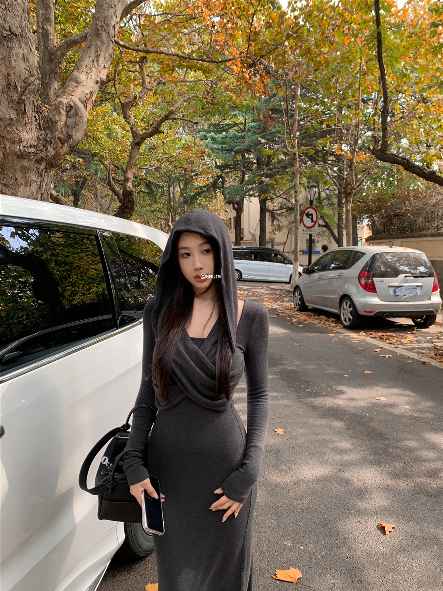 實拍 復古針織連衣裙女秋冬款修身顯瘦廢土風連帽包臀長裙