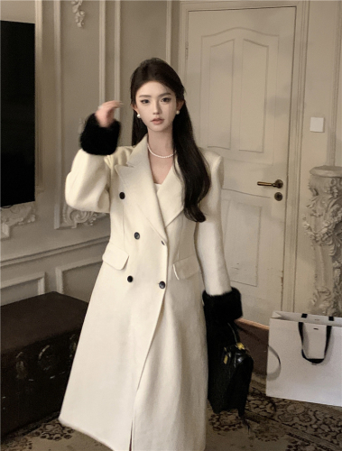 Real shot!  Korean style mid-length windbreaker coat, autumn and winter light and mature wind coat with detachable fur sleeves