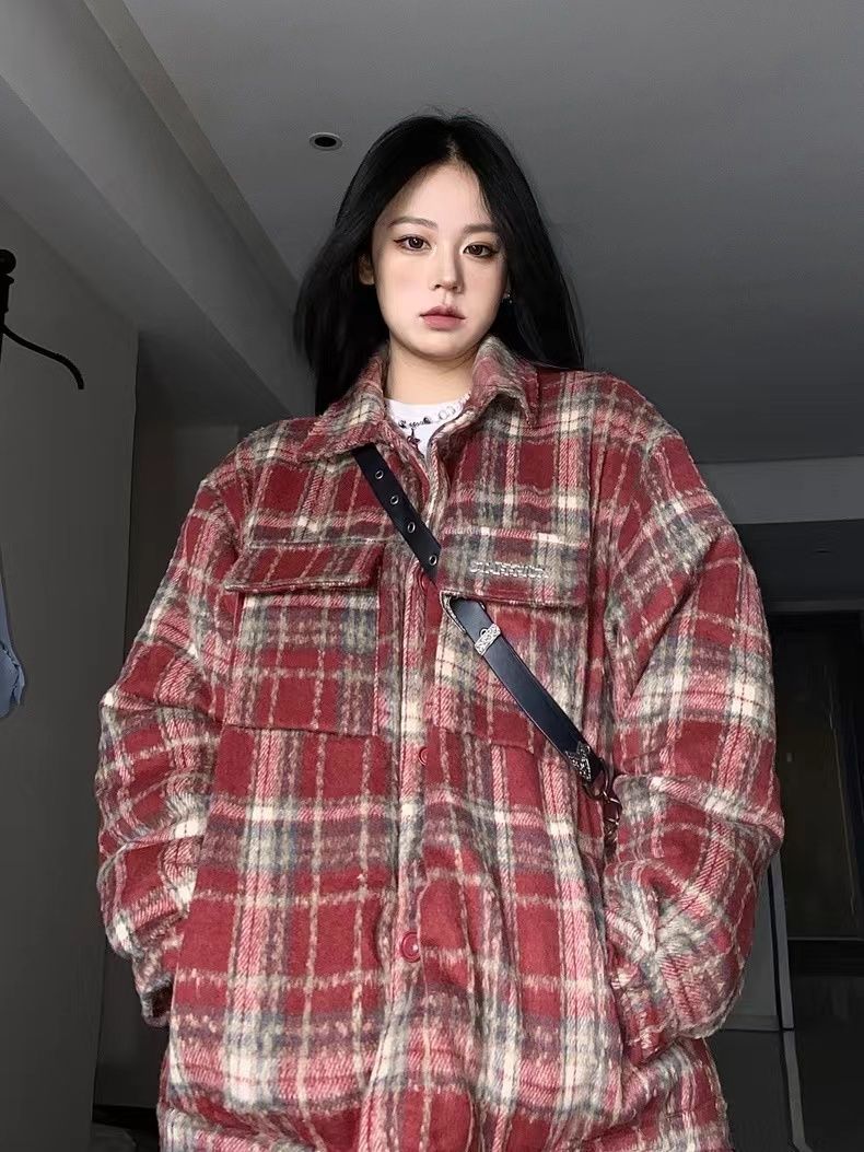 It has a composite + inner lining that is of higher quality than its peers. American oversize loose lazy style work jacket.