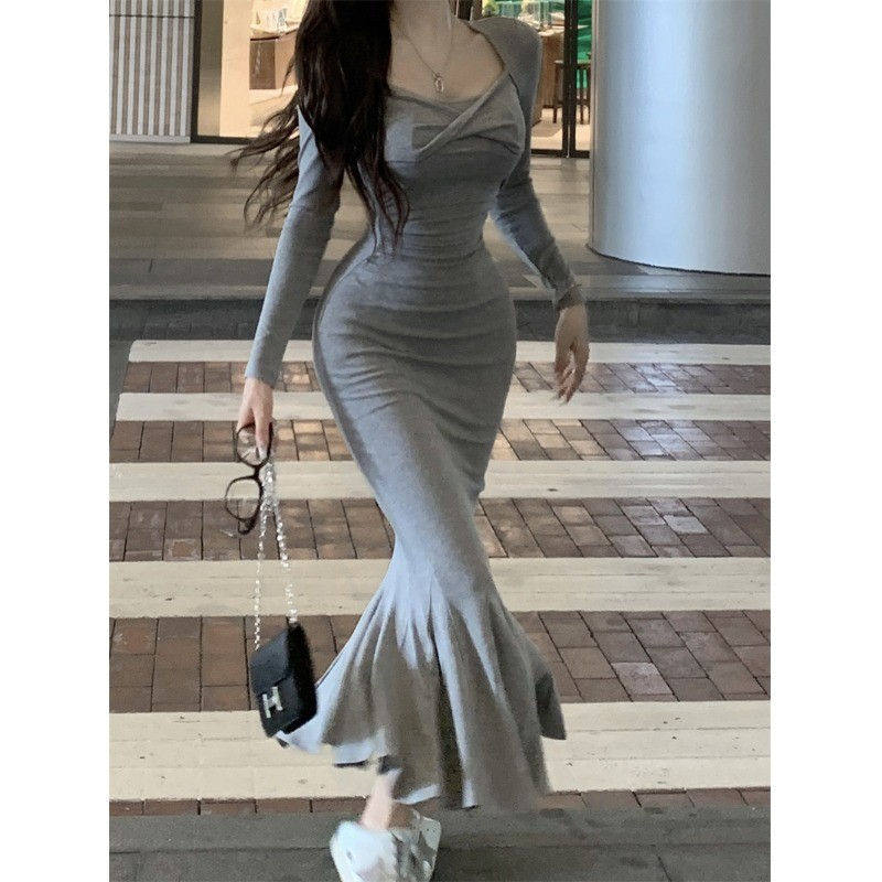 灰色長袖方領針織連衣裙女秋季純欲辣妹裙子性感收腰包臀魚尾長裙
