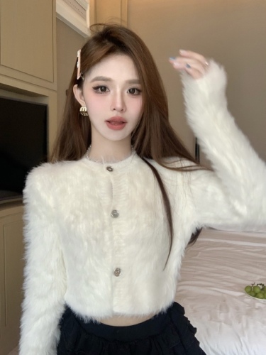 Actual shot of pure lust hottie halterneck top autumn and winter furry long-sleeved sweater jacket camisole two-piece set