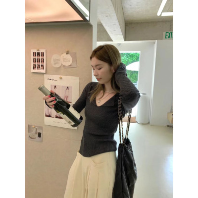 YUYUREAL-性感又可愛 polo領針織衫女初秋薄款設計感打底羊毛上衣