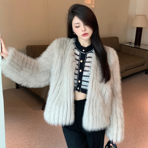 Actual shot of 2023 new winter style French-style socialite Maomao Xiaoxiang style high-end fur and foreign-style short coat