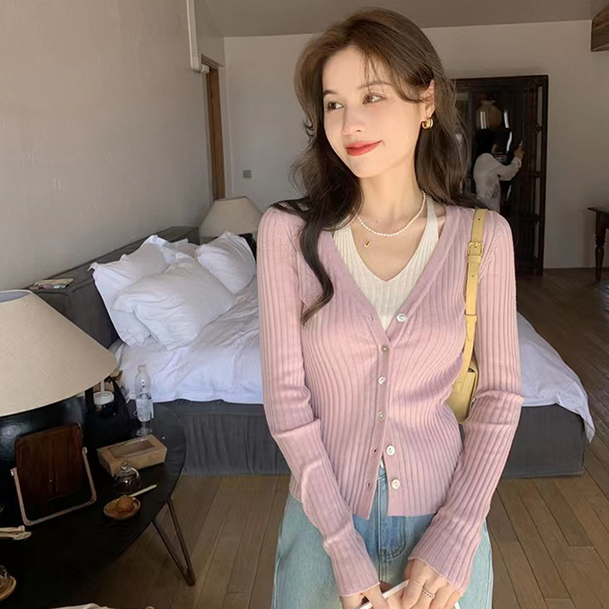 質檢官圖色掛脖假兩件V領針織開衫女秋季設計感小眾獨特短款上衣