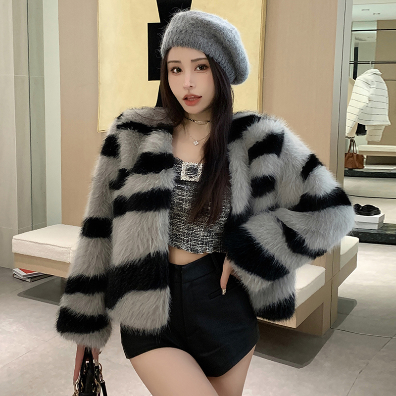 Real shot of fashionable zebra print fox fur coat for women 2023 autumn and winter Korean version environmentally friendly young style fur top