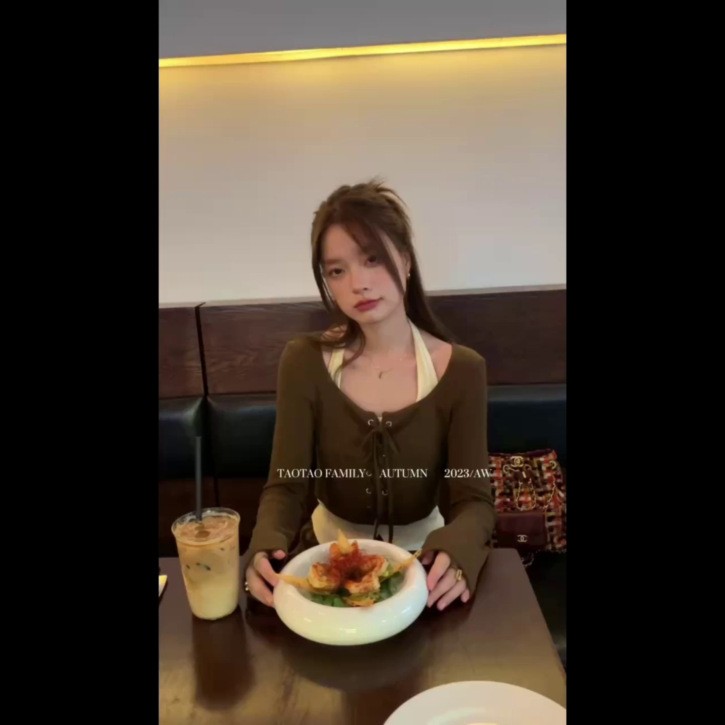 韓版簡約通勤套裝女秋季新款辣妹掛脖內搭系帶上衣半身裙三件套
