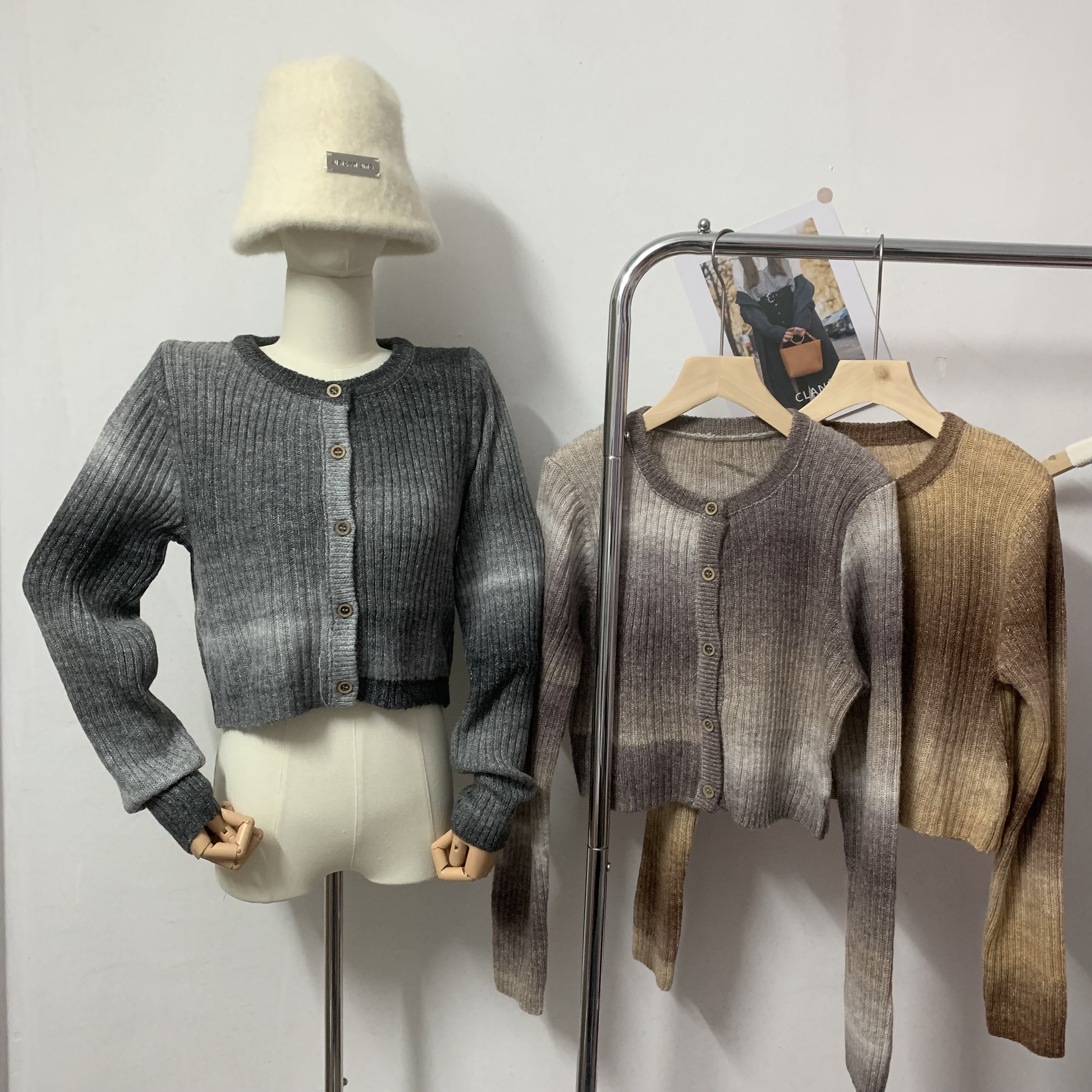 Thirteen lines of women's autumn and winter fashionable temperament for age reduction retro gradient smudged long-sleeved knitted cardigan top