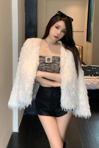 Real shot of new winter feather tassel slimming fashionable young fur fur short women's coat Internet celebrity coat